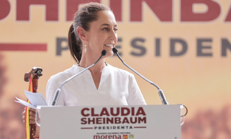 Claudia Sheinbaum promete extender programa de becas a nivel nacional