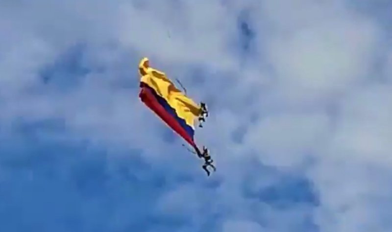 Soldados colombianos caen de helicóptero y conmocionan al mundo. (Video)