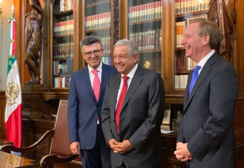 Microsoft se la juega con AMLO y anuncian creación de Universidades y Software anticorrupción. 