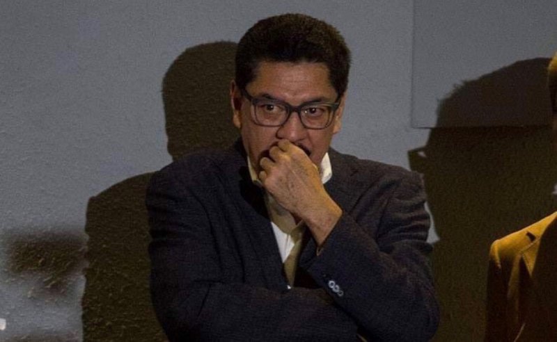 Detienen al priísta exgobernador de Oaxaca, Ulises Ruiz, por corrupción y peculado.