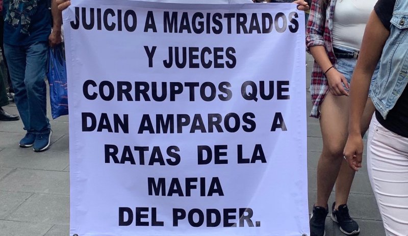 Marchan miles contra jueces corruptos y su lluvia de amparos para proteger al viejo régimen. 