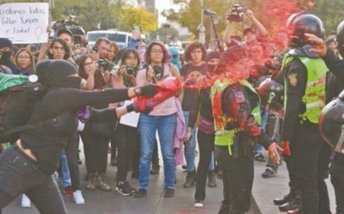 “Me da tristeza que las feministas nos agredan con tanto odio”, dice mujer policía de la CDMX