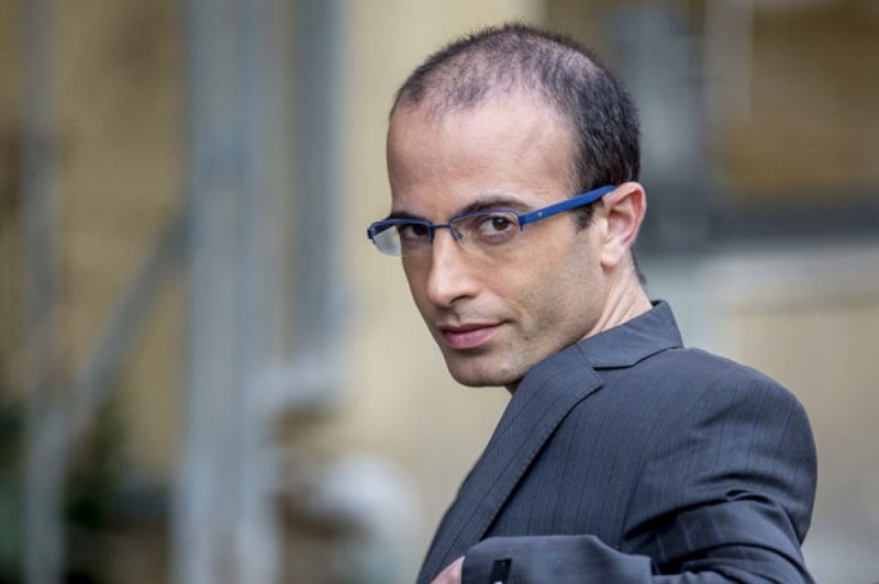 La era de la “vigilancia subcutánea” está por llegar: Yuval Noah Harari 