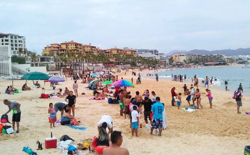 CIERRAN playas de Baja California Sur que se saturaban por REBROTE de Covid-19