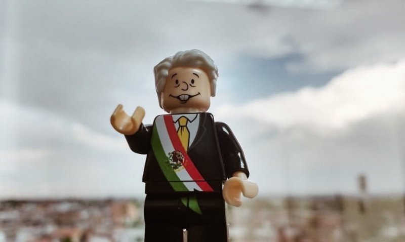 Revienta las redes el muñeco LEGO de AMLO Presidentey