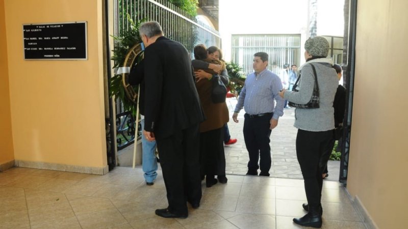 Así sepultaron al niño que desató el tiroteó en Torreón. 