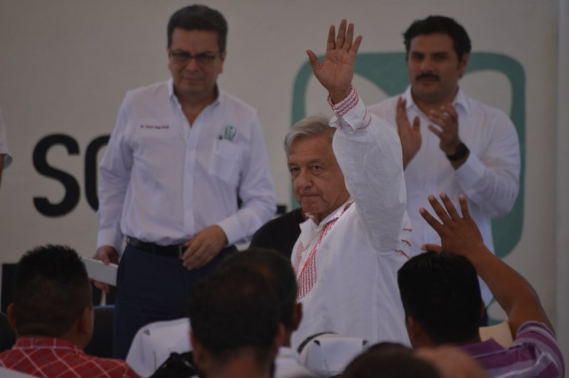 AMLO hace un llamado a médicos jubilados para que vuelvan a ocupar sus plazas en el IMSS