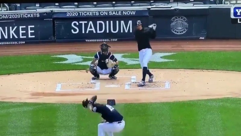 BIDEO: Brutal pelotazo recibe en la cara pitcher de los Yankees 