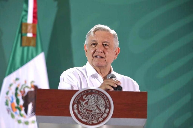 AMLO critica a los mexicanos que estudian en el extranjero y le tunden en redes 