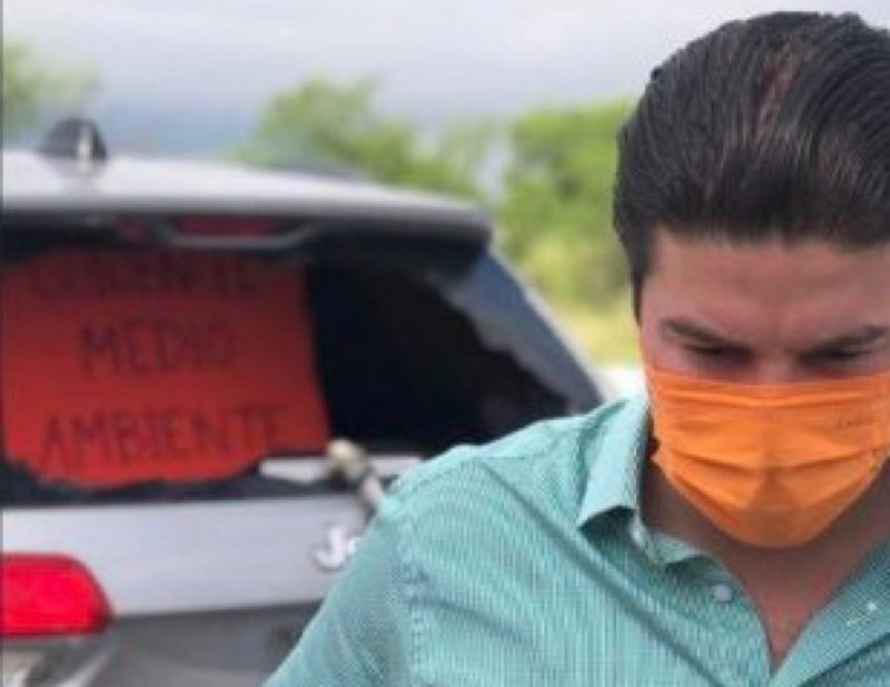 Exhiben que camioneta de Samuel García debe más de 50 mil pesos de multas vehiculares 