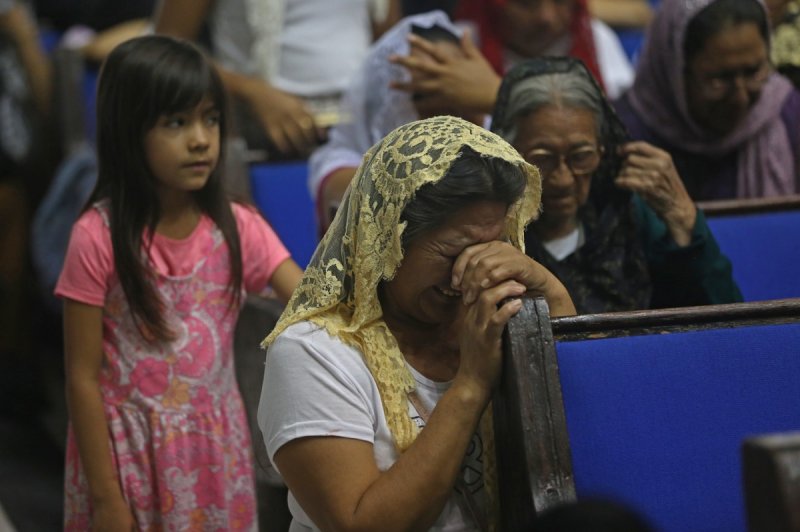 “Señor, mejor quítame la vida”, piden fieles de la Luz del Mundo ante la detención de Naasón