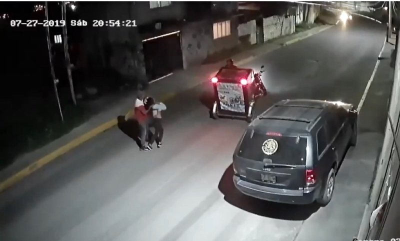Mototaxista arriesga su vida para salvar a jovencita que estaba siendo secuestrada