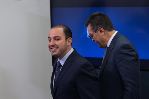 El PAN acusa que la carta que AMLO firmó comprometiéndose a no reelegirse es una farsa.