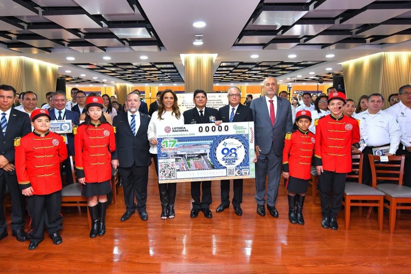 Develan billete de lotería por los 98 años del AICM