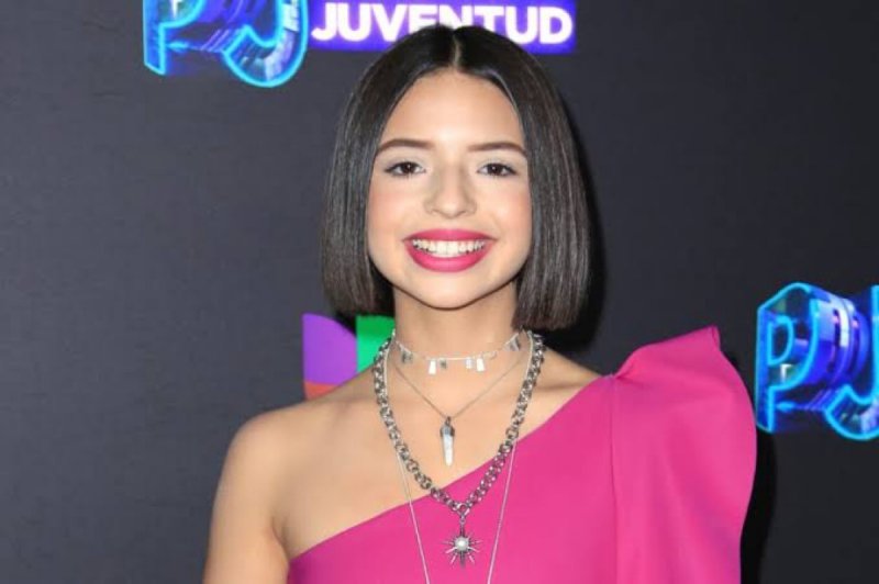 Exigen multa a Angela Aguilar por