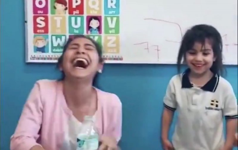 VIDEO: Despiden a maestra luego de que hizo una cruel broma a una niña de kínder.y