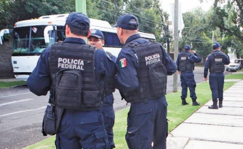 Policías federales van por la destitución de AMLO y de Durazo. 