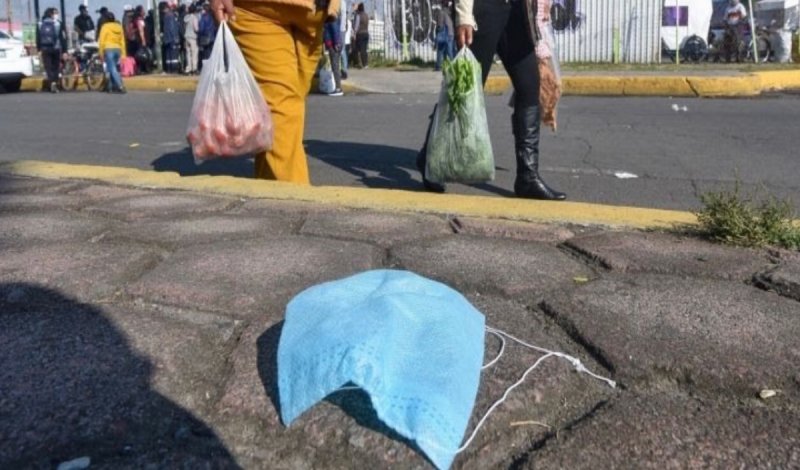 Alertan de que recolectores de basura LAVAN cubrebocas usados para REVENDERLOS