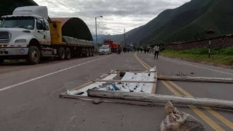 Serán 30 años de prisión para todo el que bloquee o dañe vías de comunicación.