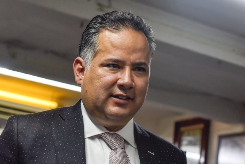 La UIF investiga a una red de funcionarios públicos peñanietistas corruptos: Santiago Nieto