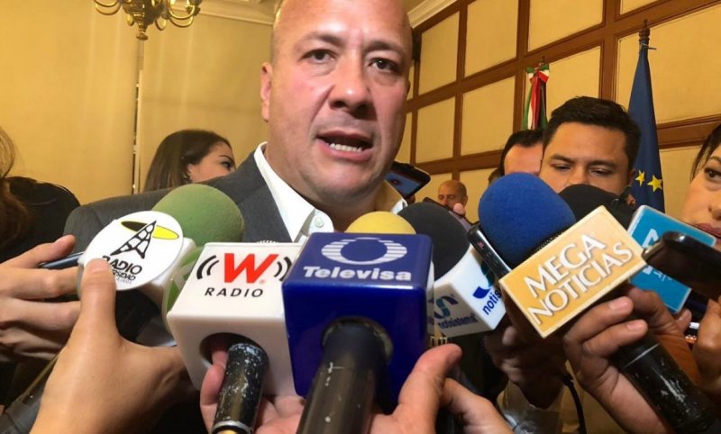 Alfaro enfurece con la prensa y con la SEDENA tras negarle permiso para portar armay