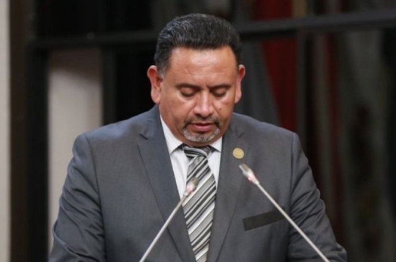 Diputado asegura que el Covid-19 no es grave y “se cura con un té de canela”