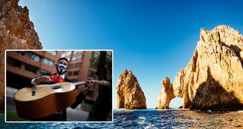 RECIBEN con MARIACHI a los PRIMEROS TURISTAS de EU que llegan a Los Cabos