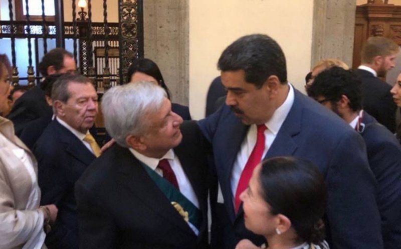 Maduro pide a López Obrador que le ayude para lograr la paz en Venezuela. 