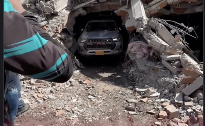 ¿Indestructible? Toyota Hilux emerge de los escombros tras sismo de 7.4 en Colombia y se viraliza