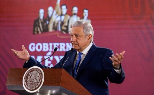 AMLO reafirma que no habrá tráfico de plazas; el magisterio trabajará con honestidady