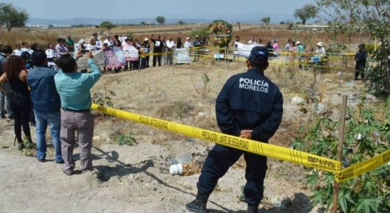 Veracruz: Hunden una varilla y dieron con la fosa más grande de México; ya llevan 287 cuerpos.