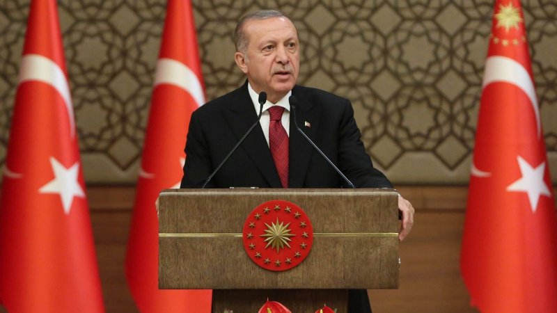 Turquía declara la guerra comercial a EU; duplica aranceles.