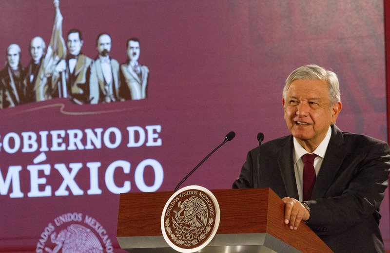 Priistas pagaron 1,000 pesos a gente para abuchear a AMLO y aplaudir a Fayad en SLP