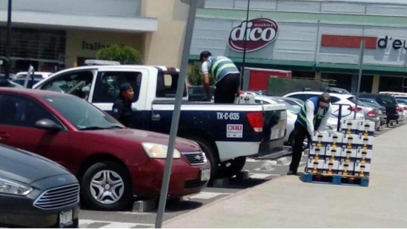 Sorprenden a policías de Texcoco surtiendo 