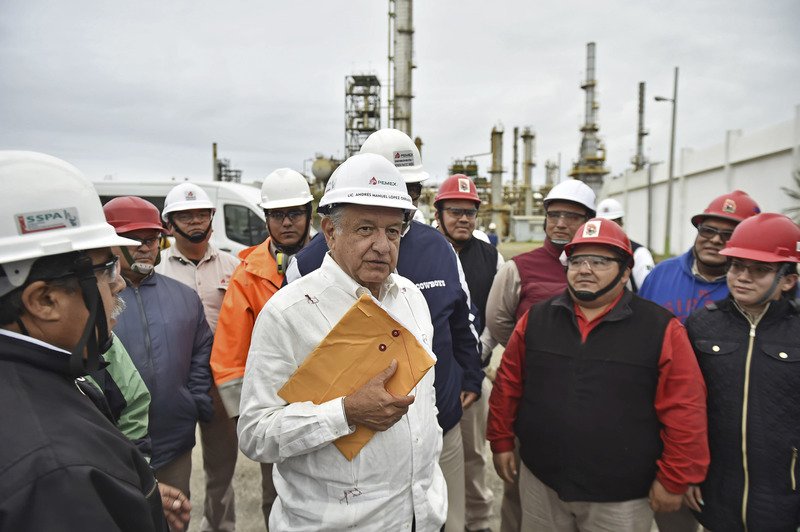 México dejará de importar gasolina en 3 años, PEMEX producirá toda la que necesitamos: AMLO