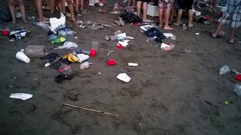 Turistas convierten Guayabitos en un basurero 