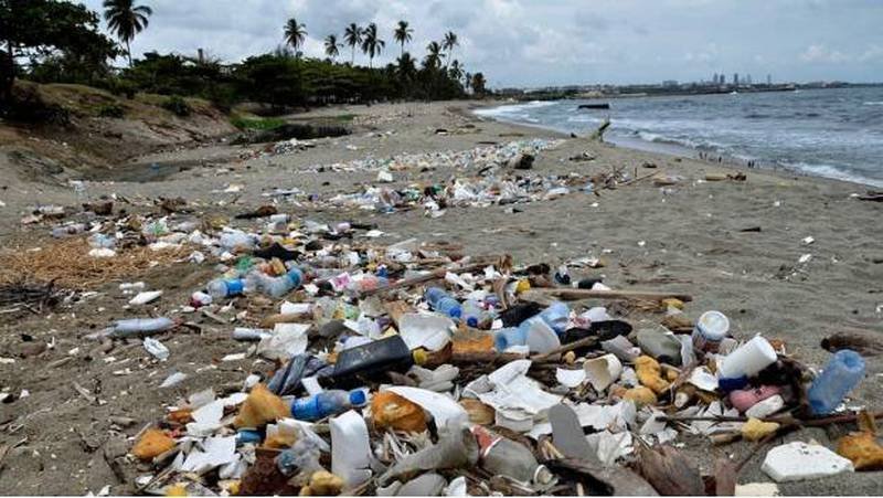 Turistas dejan 400 toneladas de basura durante Semana Santa en Acapulco. 