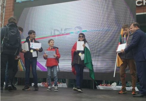 Niños oaxaqueños ganan oro en concurso de robótica en Europa