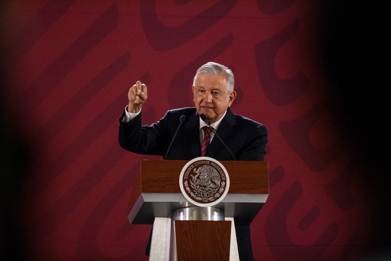 Asegura AMLO que se SI se consultó a la gente de pueblos cercanos a Santa Lucía y dieron el sí.