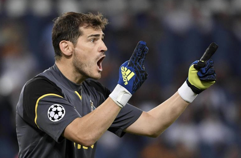 #ÚltimaHora: Iker Casillas, ingresa de urgencia a hospital por sufrir un infarto agudo. 