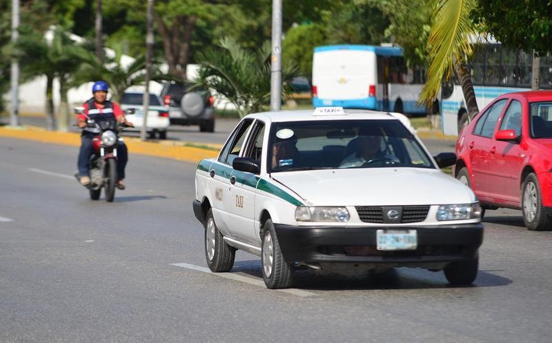 #Manchado: Taxista trata de cobrar 4 mil 500 pesos a turistas en Cancún