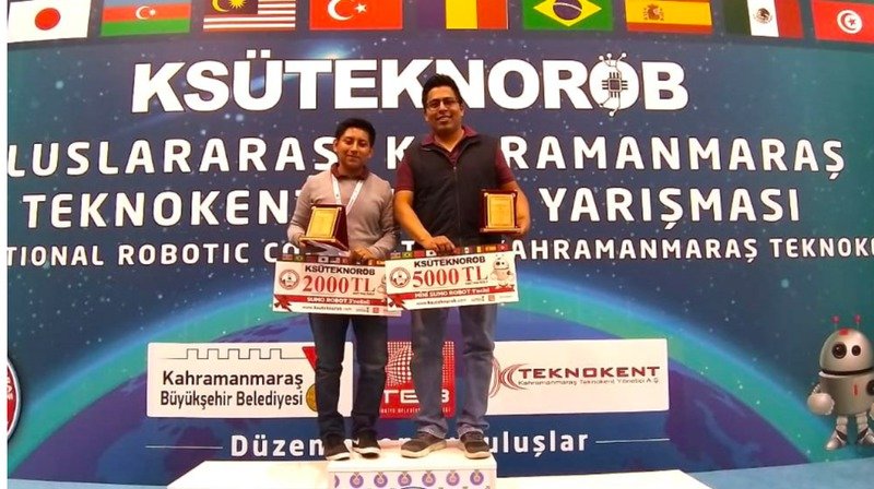 Jóvenes mexicanos ganan los 3 primeros lugares en torneo de robótica en Turquía