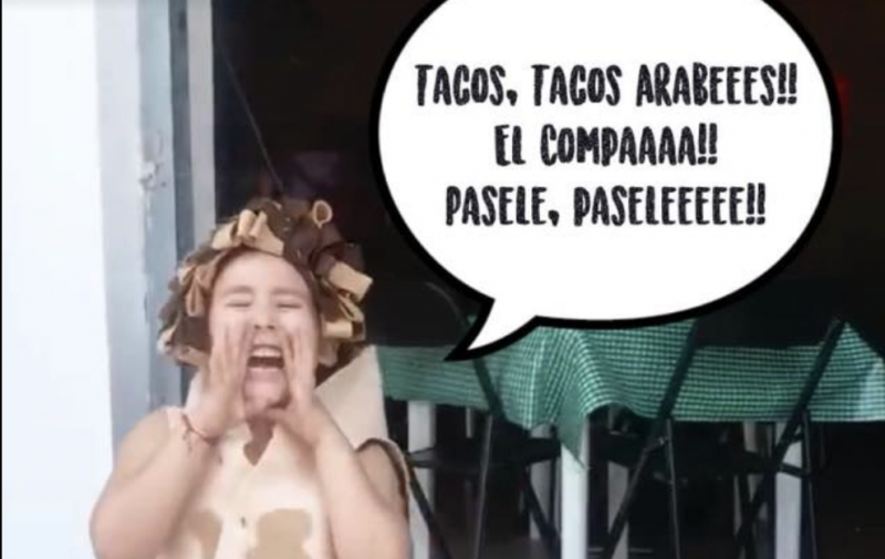 (Video) Ella es la “Niña taco” y así conquista a los clientes de la taquería de sus papás.