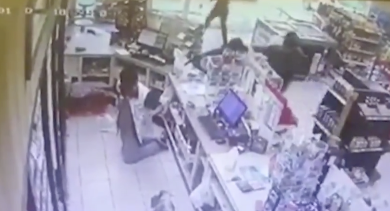 Asaltantes ultiman cobardemente a empleado de 15 años en tienda de autoservicio en Colima (VIDEO)