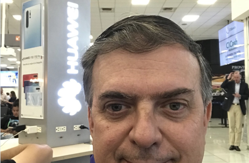 ¿Marcelo Ebrard Manda indirecta a EU con selfie y logo de Huawei?
