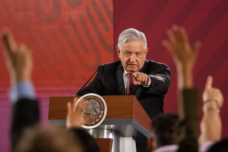 AMLO afirmó que se revisará la política de permisos de viajes al extranjero para académicos