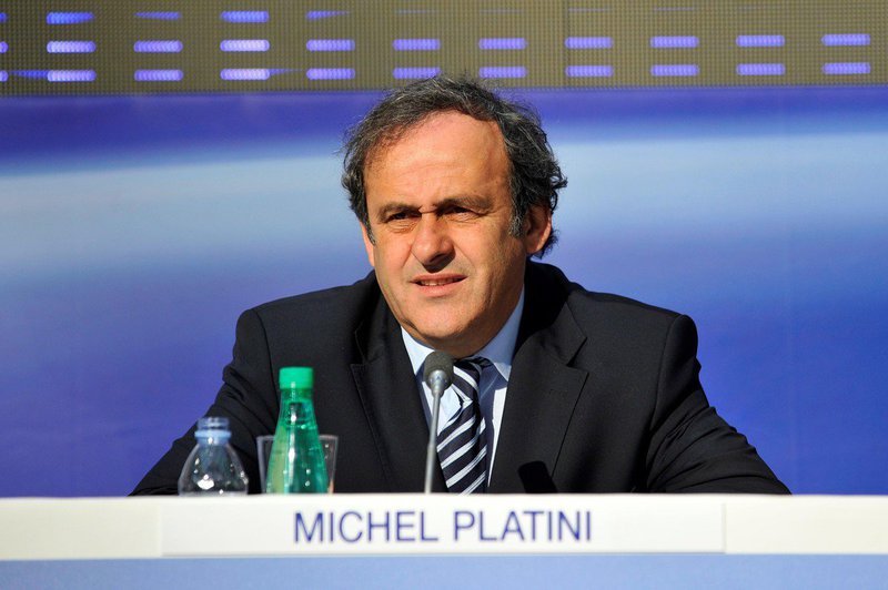 Autoridades detienen a Michel Platini por corrupción en la adjudicación del Mundial a Catar en 2022.