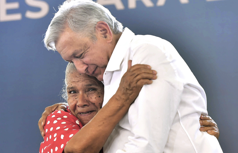 Todos los adultos mayores en México tendrán su pensión: AMLO. 