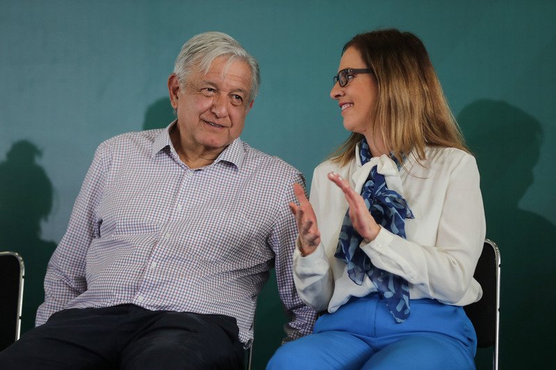 Entrega AMLO apoyos de programas para el bienestar a poblanos