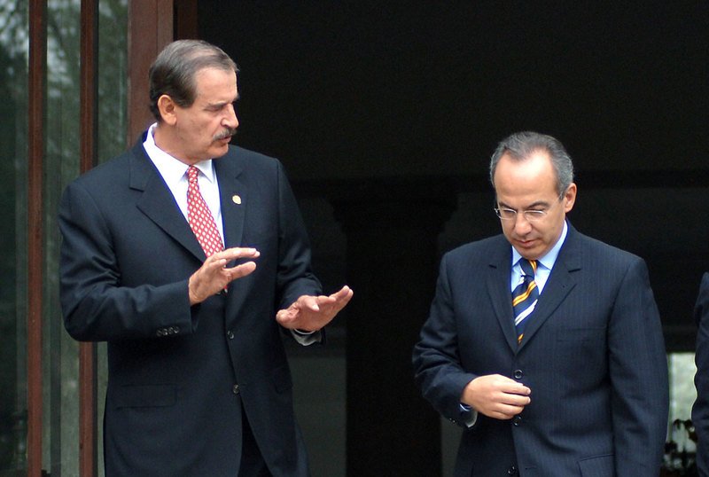Calderón encubrió a Fox en actos de corrupción: Secretaría de la Función Pública.